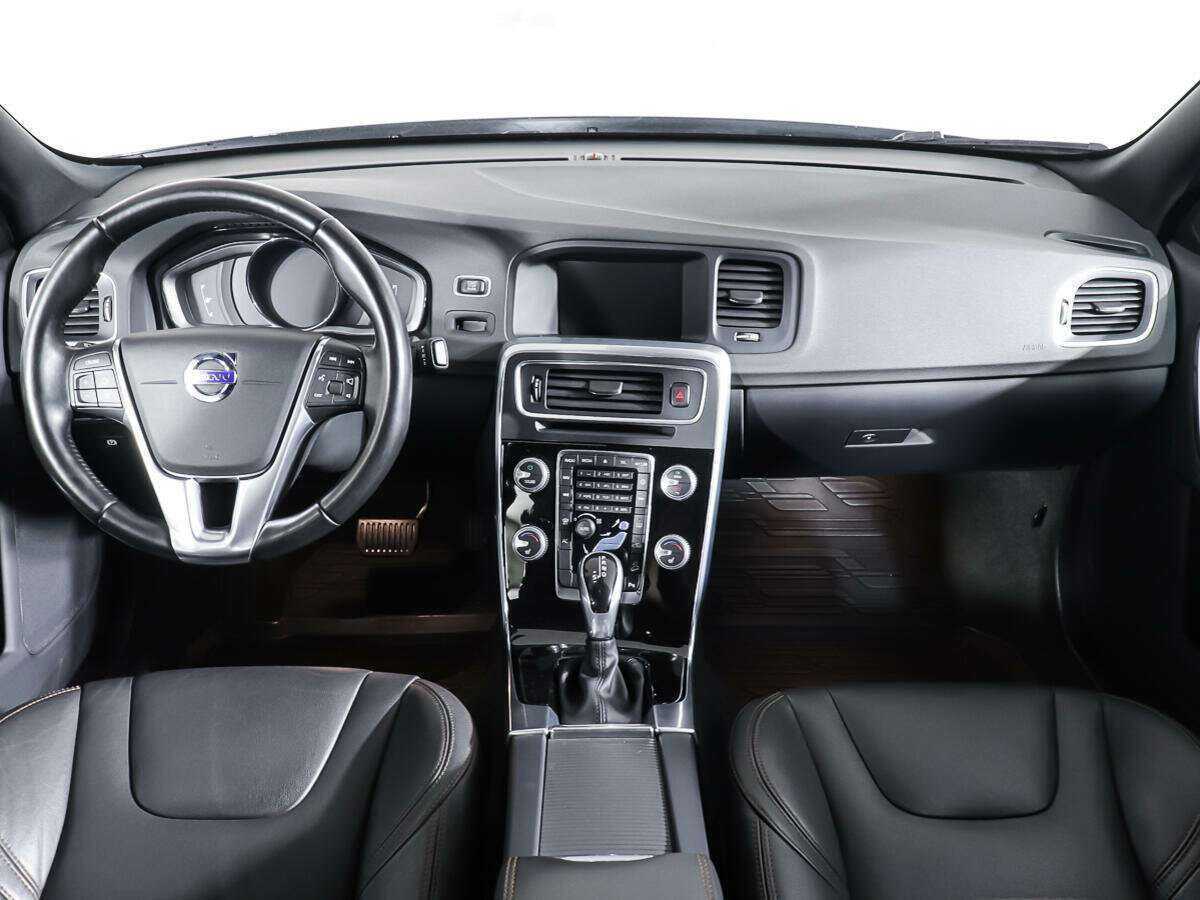 Volvo V60 Cross Country 2016 года с пробегом. Фото: #10