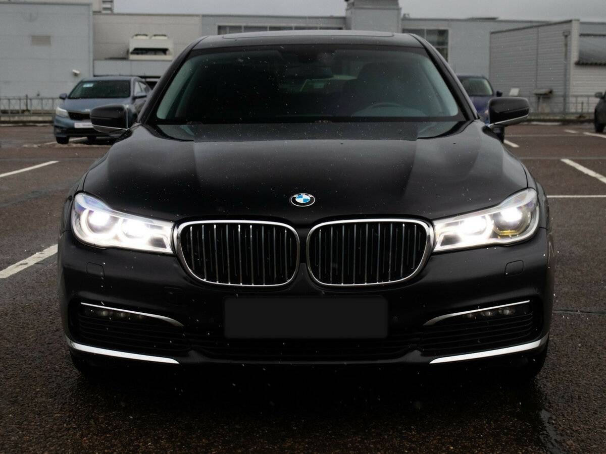 BMW 7 серии 2018 года с пробегом. Фото: #1