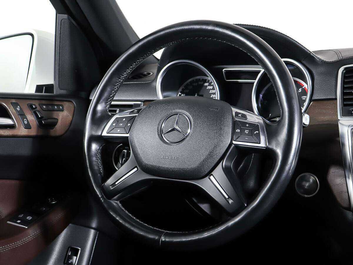 Mercedes-Benz GL-Класс 2015 года с пробегом. Фото: #17