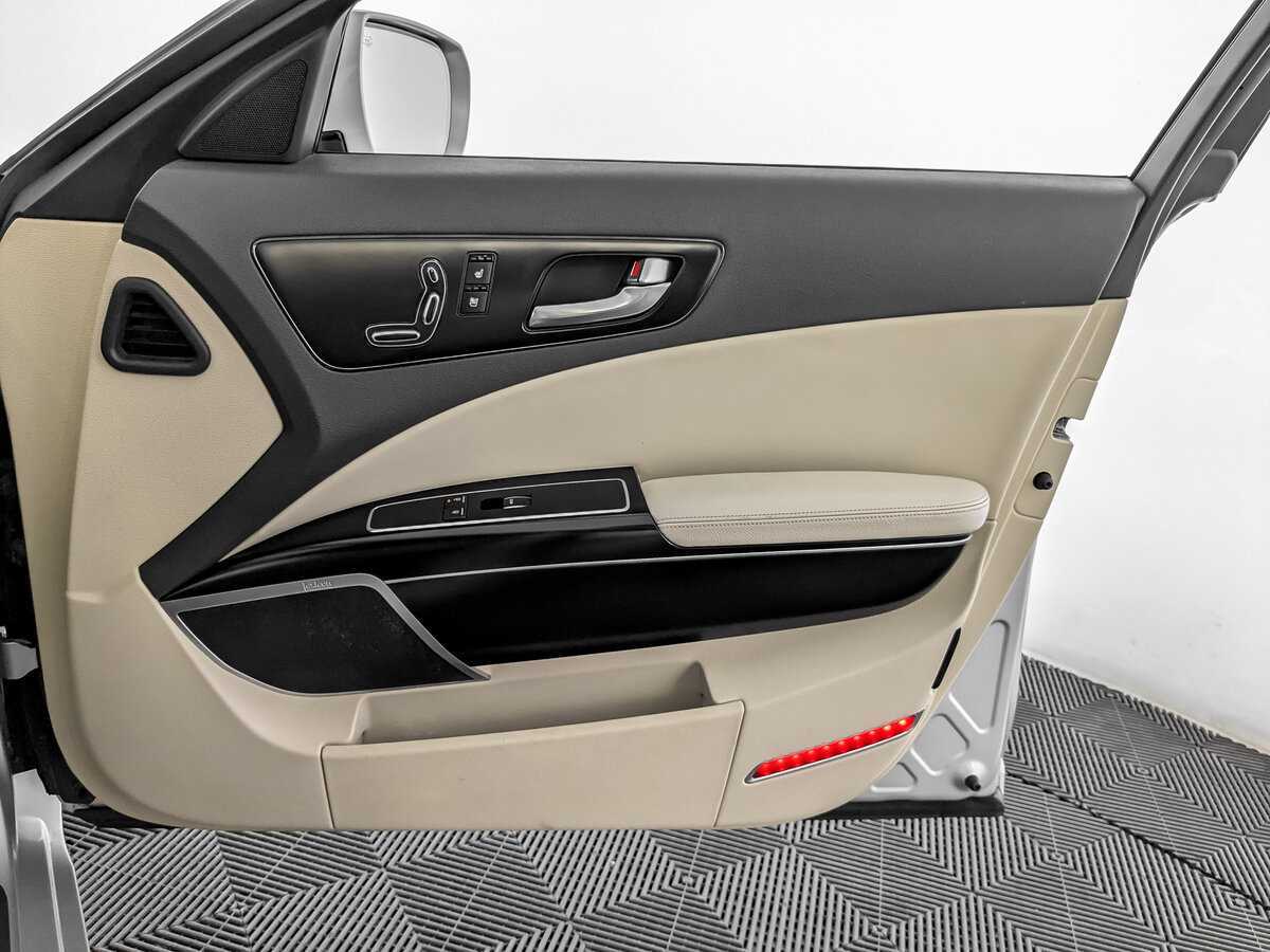 Kia Quoris 2013 года с пробегом. Фото: #25