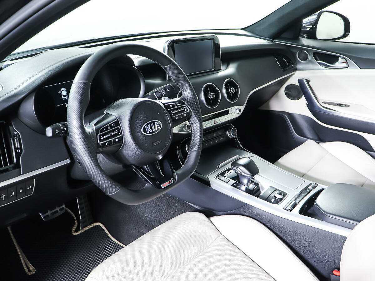 Kia Stinger 2018 года с пробегом. Фото: #12