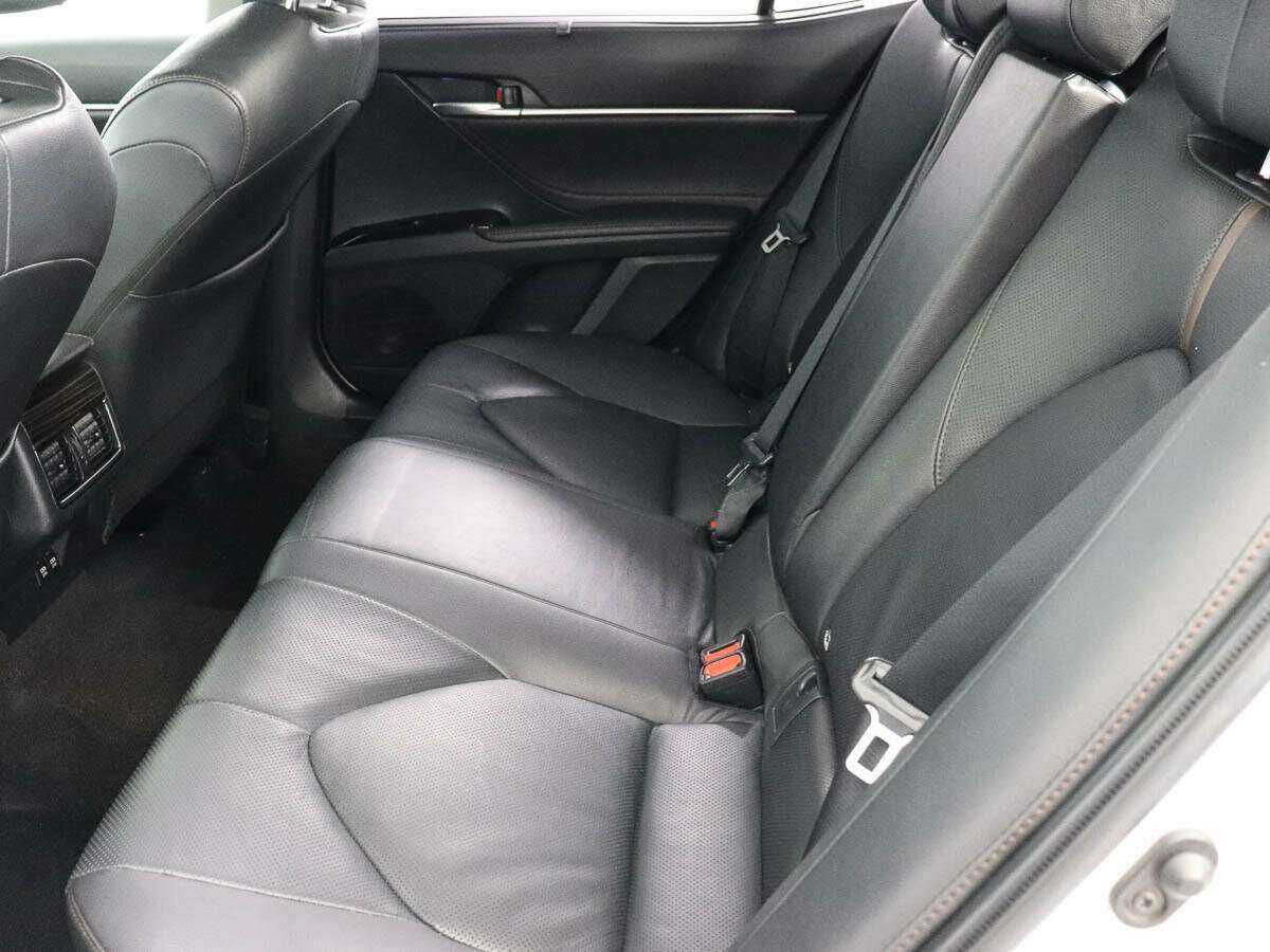 Toyota Camry 2018 года с пробегом. Фото: #8