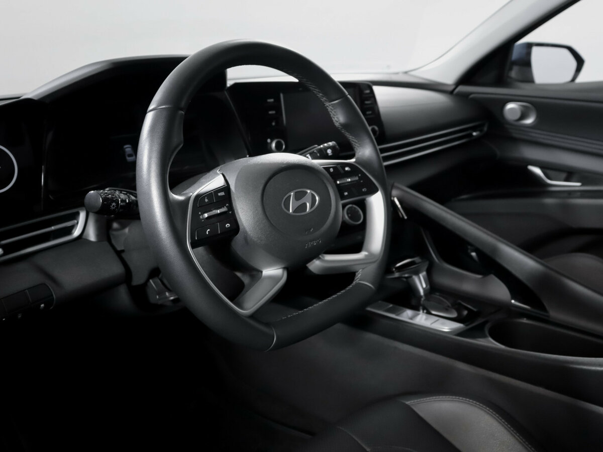 Hyundai Elantra 2023 года с пробегом. Фото: #11