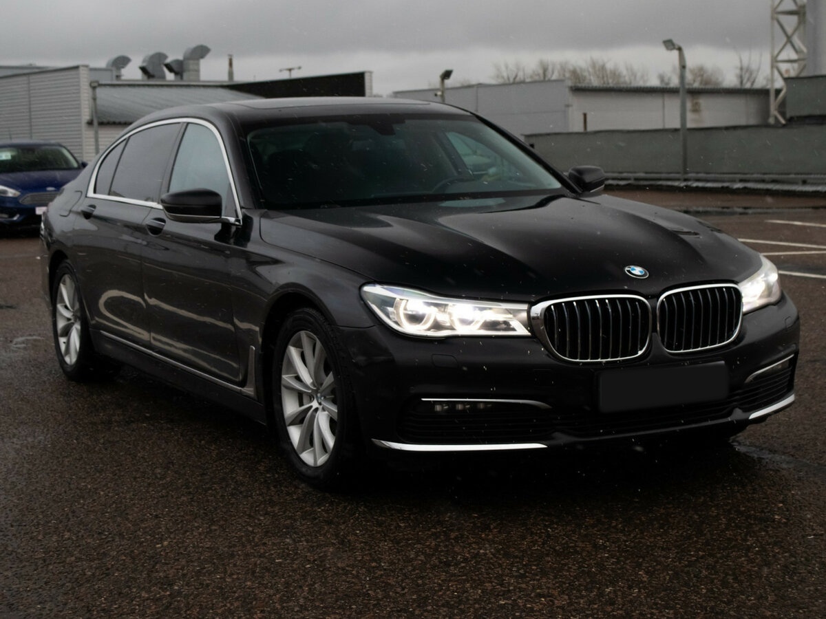 BMW 7 серии 2018 года с пробегом. Фото: #2