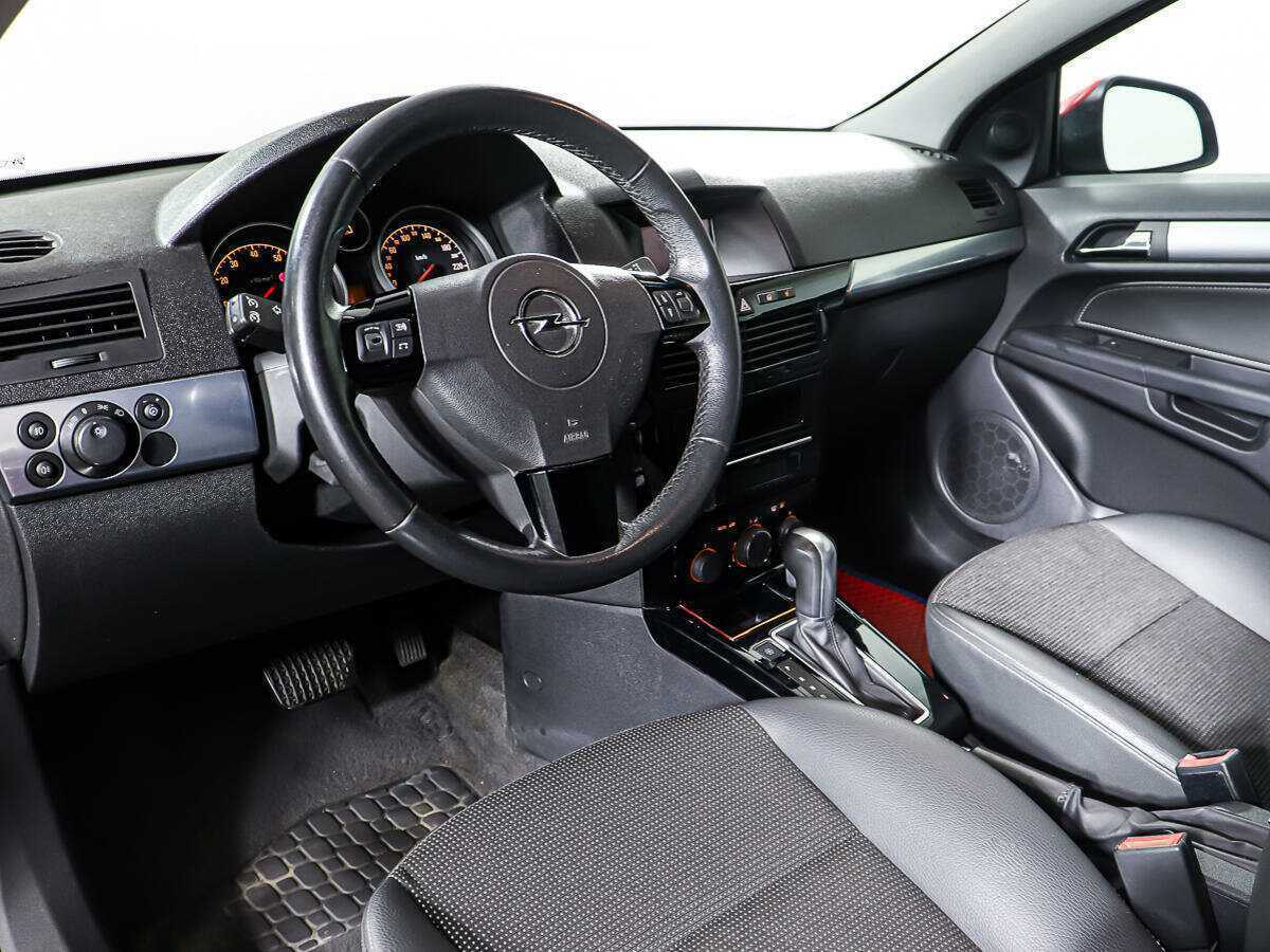 Opel Astra 2010 года с пробегом. Фото: #11