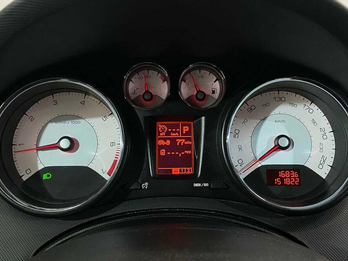 Peugeot 308 2011 года с пробегом. Фото: #11