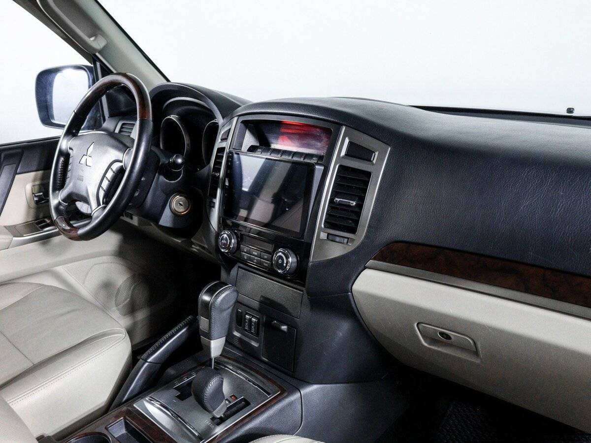 Mitsubishi Pajero 2017 года с пробегом. Фото: #5