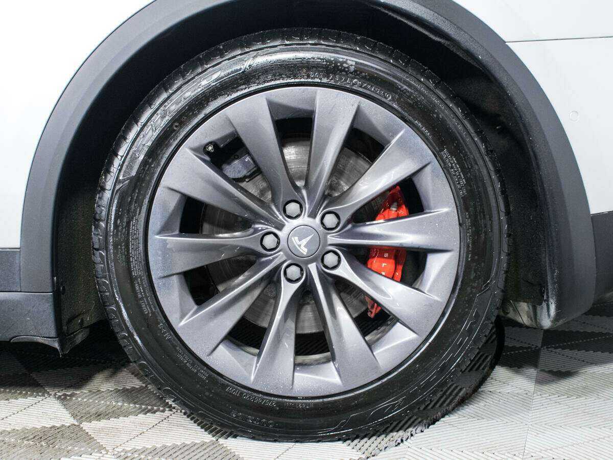 Tesla Model X 2018 года с пробегом. Фото: #20