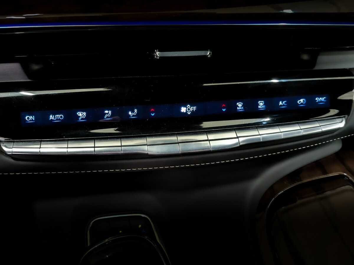 Cadillac Escalade 2021 года с пробегом. Фото: #24