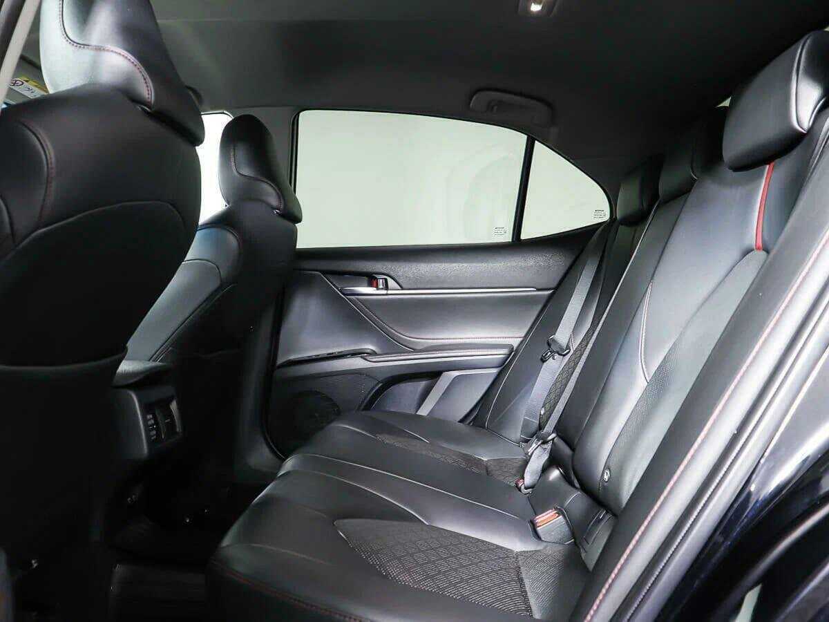 Toyota Camry 2020 года с пробегом. Фото: #12