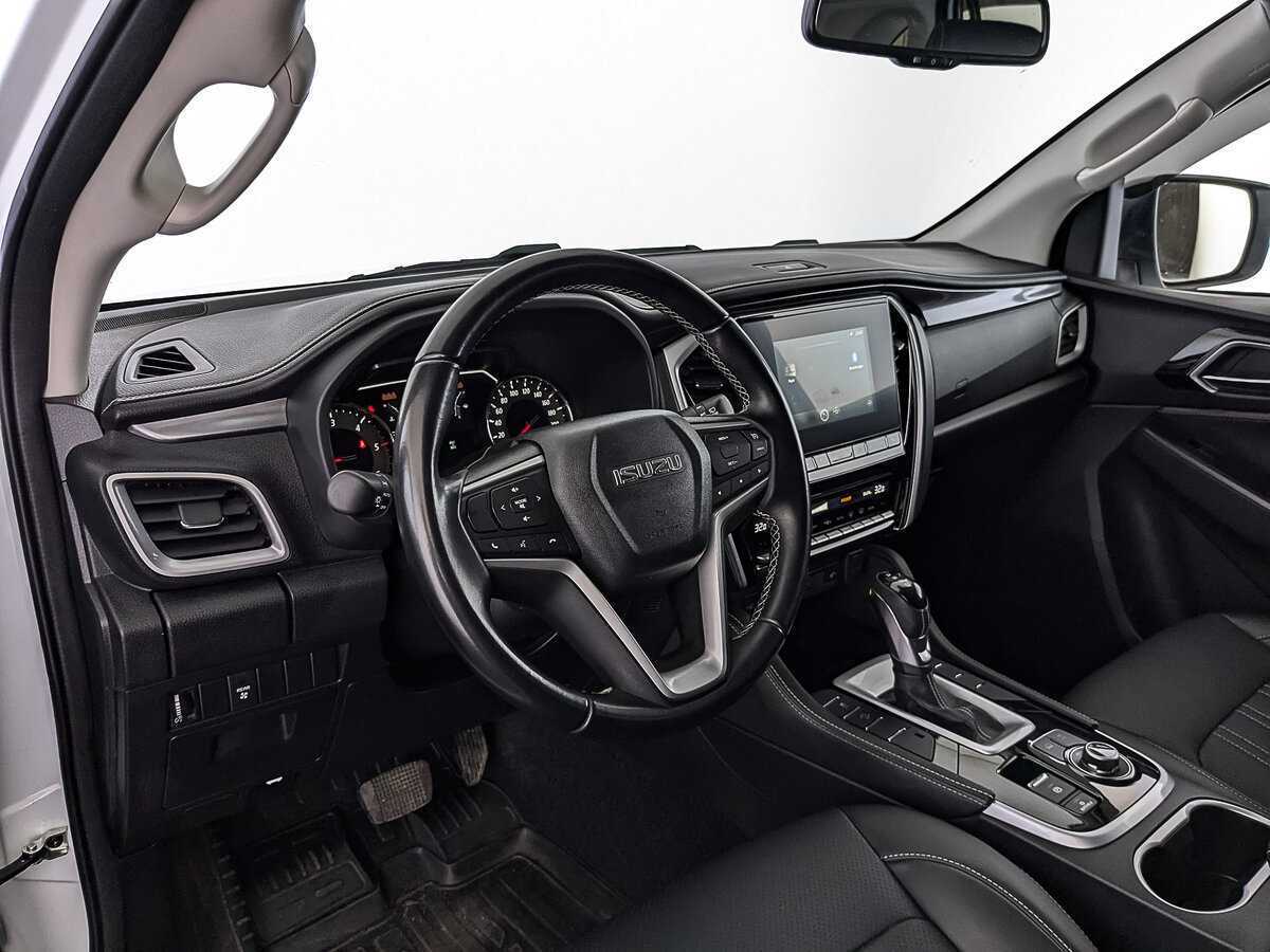 Isuzu MU-X 2021 года с пробегом. Фото: #14
