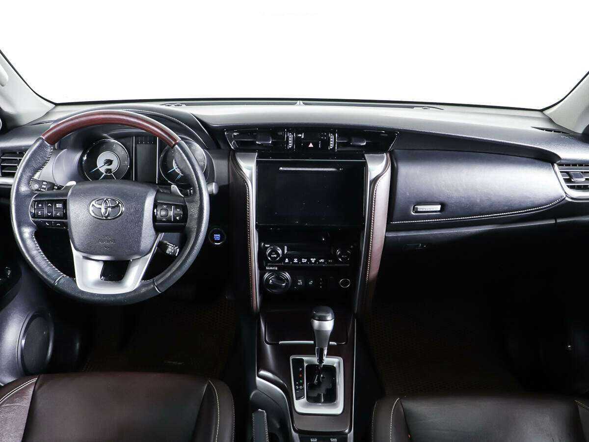 Toyota Fortuner 2017 года с пробегом. Фото: #10