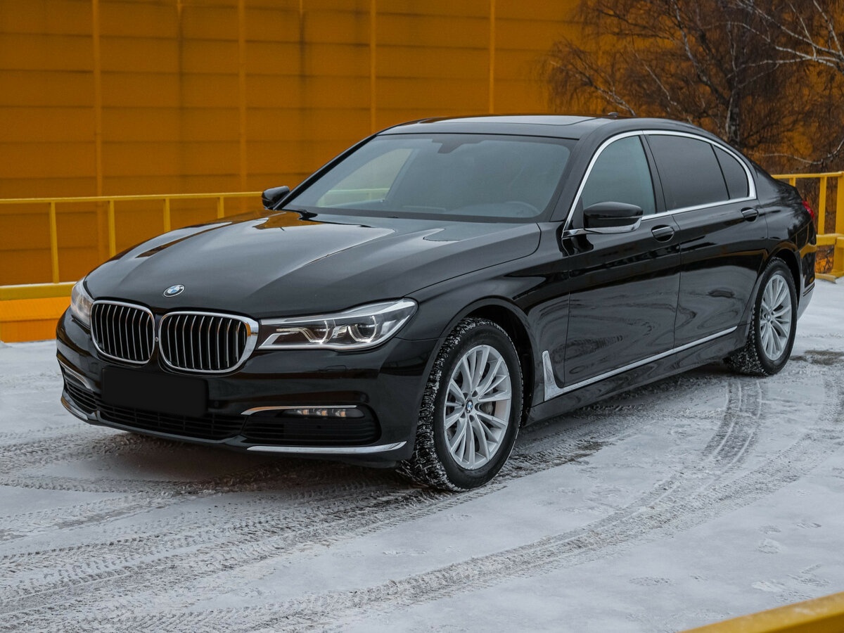 BMW 7 серии 2017 года с пробегом. Посмотреть фото