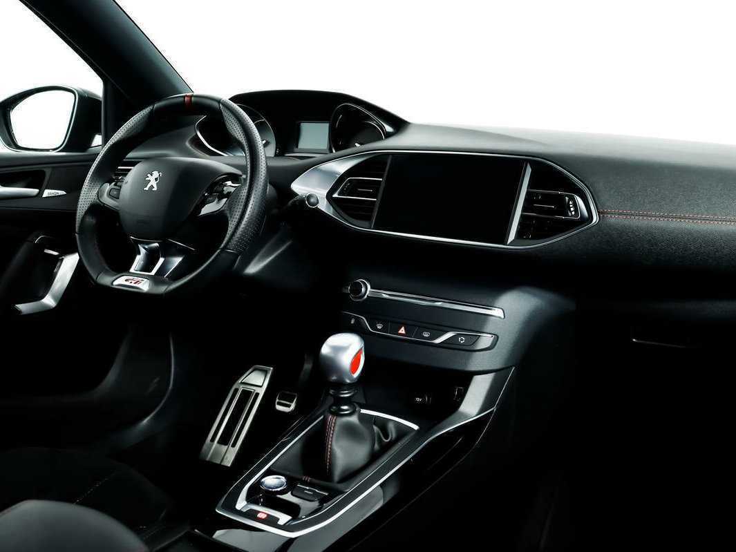 Peugeot 308 GTi 2019 года с пробегом. Фото: #8