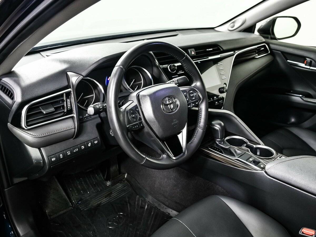 Toyota Camry 2018 года с пробегом. Фото: #12