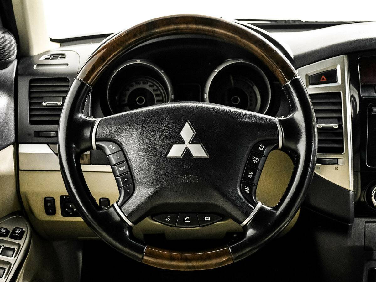 Mitsubishi Pajero 2017 года с пробегом. Фото: #11