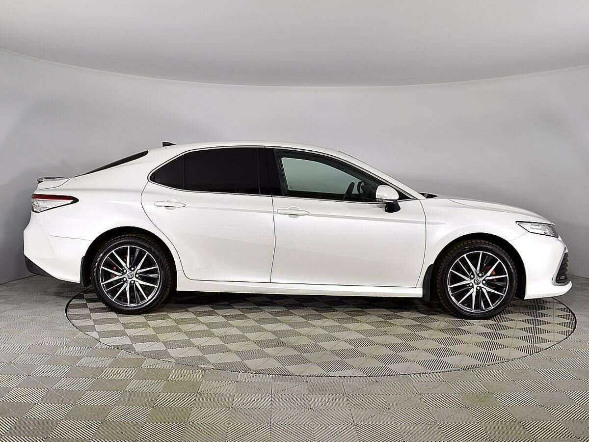 Toyota Camry 2021 года с пробегом. Фото: #3