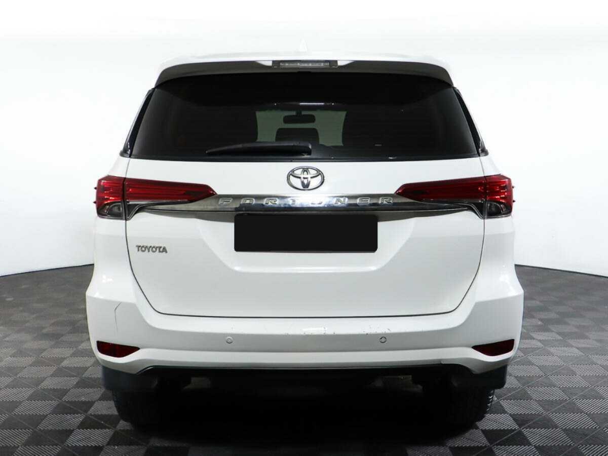 Toyota Fortuner 2017 года с пробегом. Фото: #4