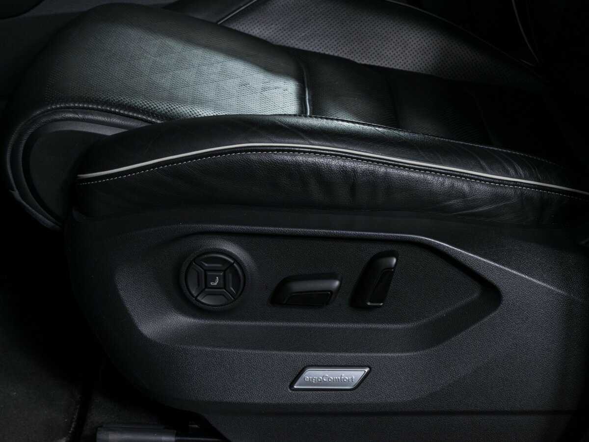 Volkswagen Touareg 2019 года с пробегом. Фото: #19