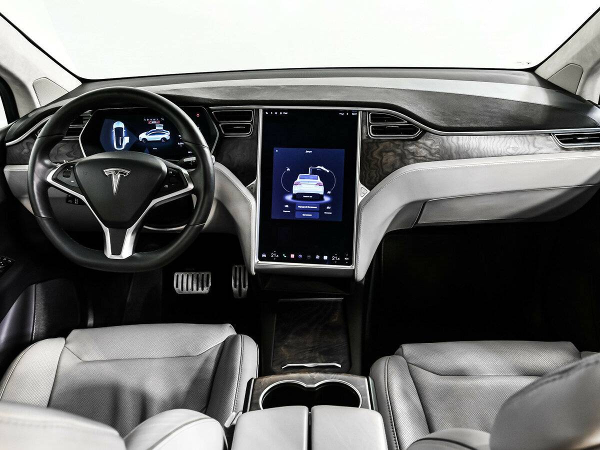 Tesla Model X 2016 года с пробегом. Фото: #10