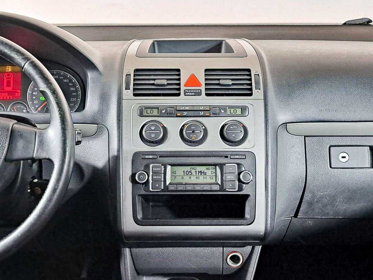 Volkswagen Touran 2010 года с пробегом. Фото: #12