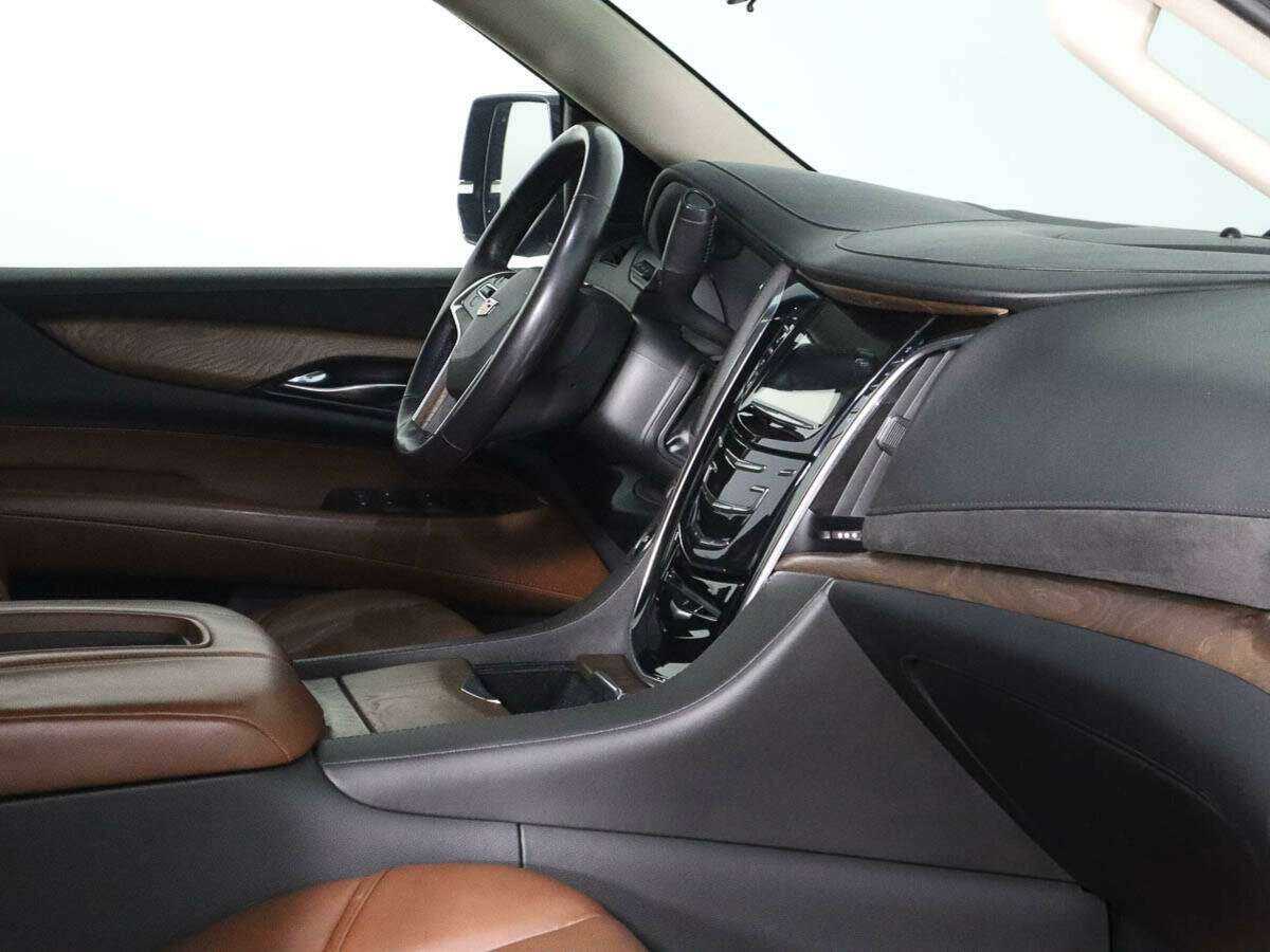 Cadillac Escalade 2019 года с пробегом. Фото: #6