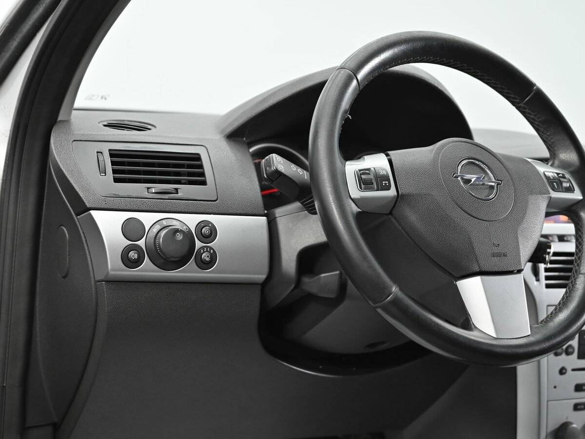 Opel Astra 2010 года с пробегом. Фото: #8