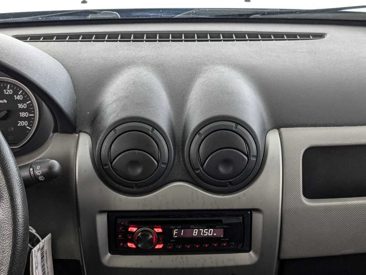 Renault Sandero 2012 года с пробегом. Фото: #12