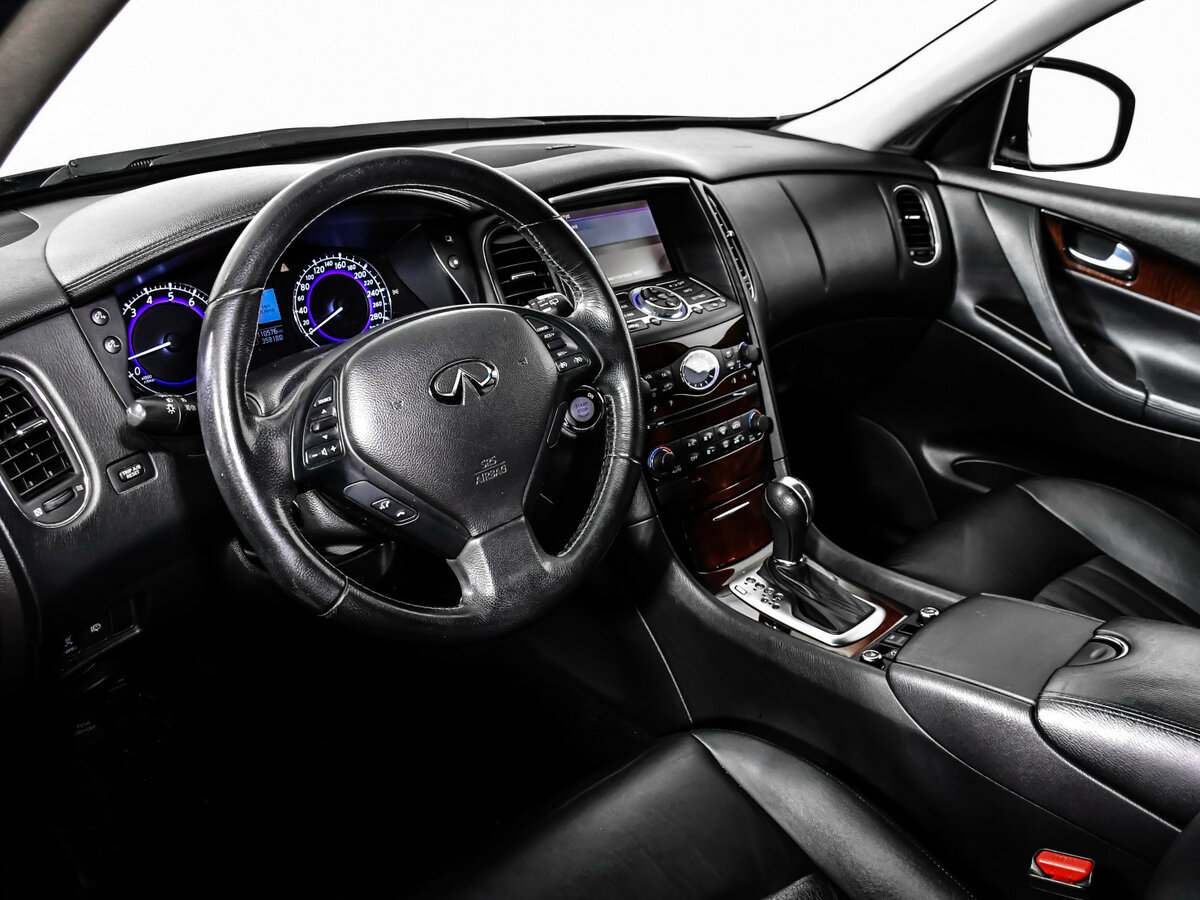 Infiniti QX50 2015 года с пробегом. Фото: #9