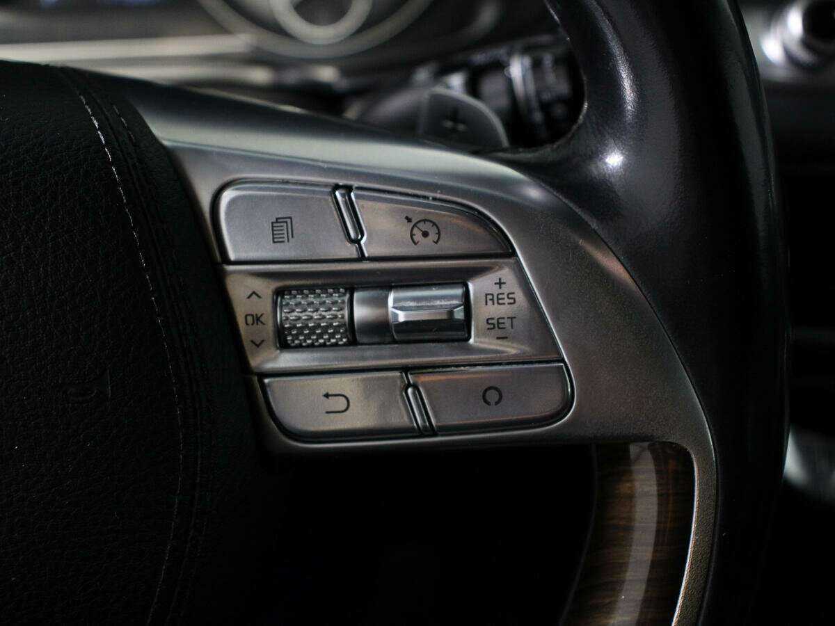 Kia K900 2019 года с пробегом. Фото: #17