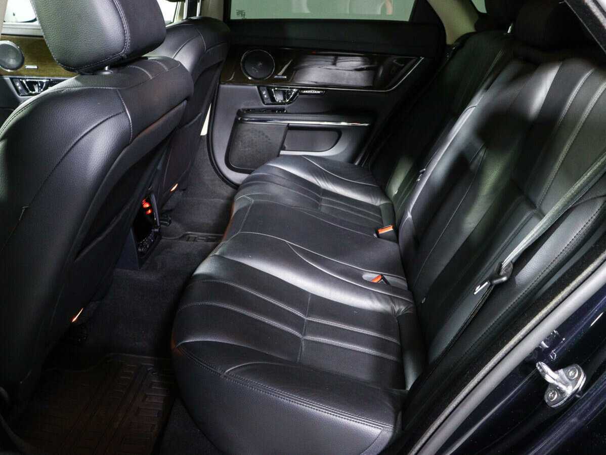Jaguar XJ 2018 года с пробегом. Фото: #9