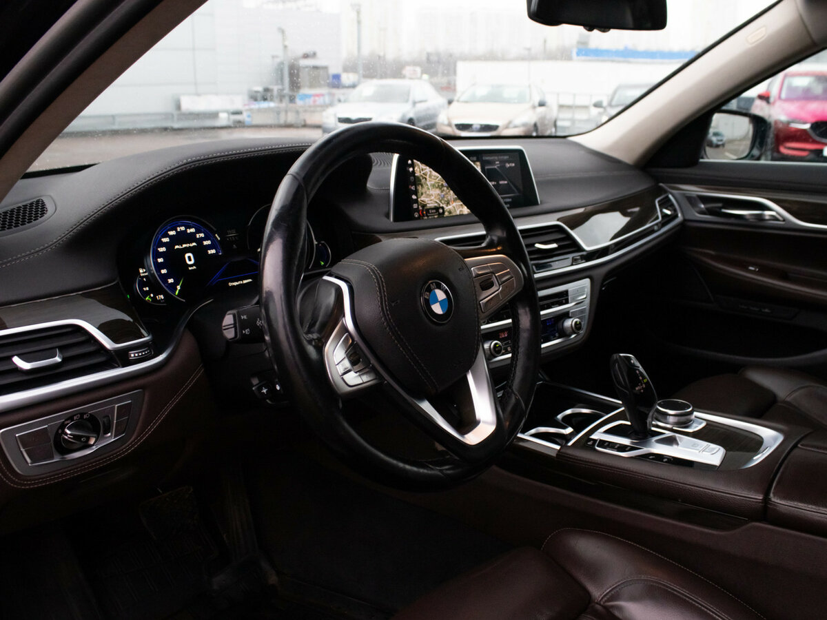 BMW 7 серии 2018 года с пробегом. Фото: #11