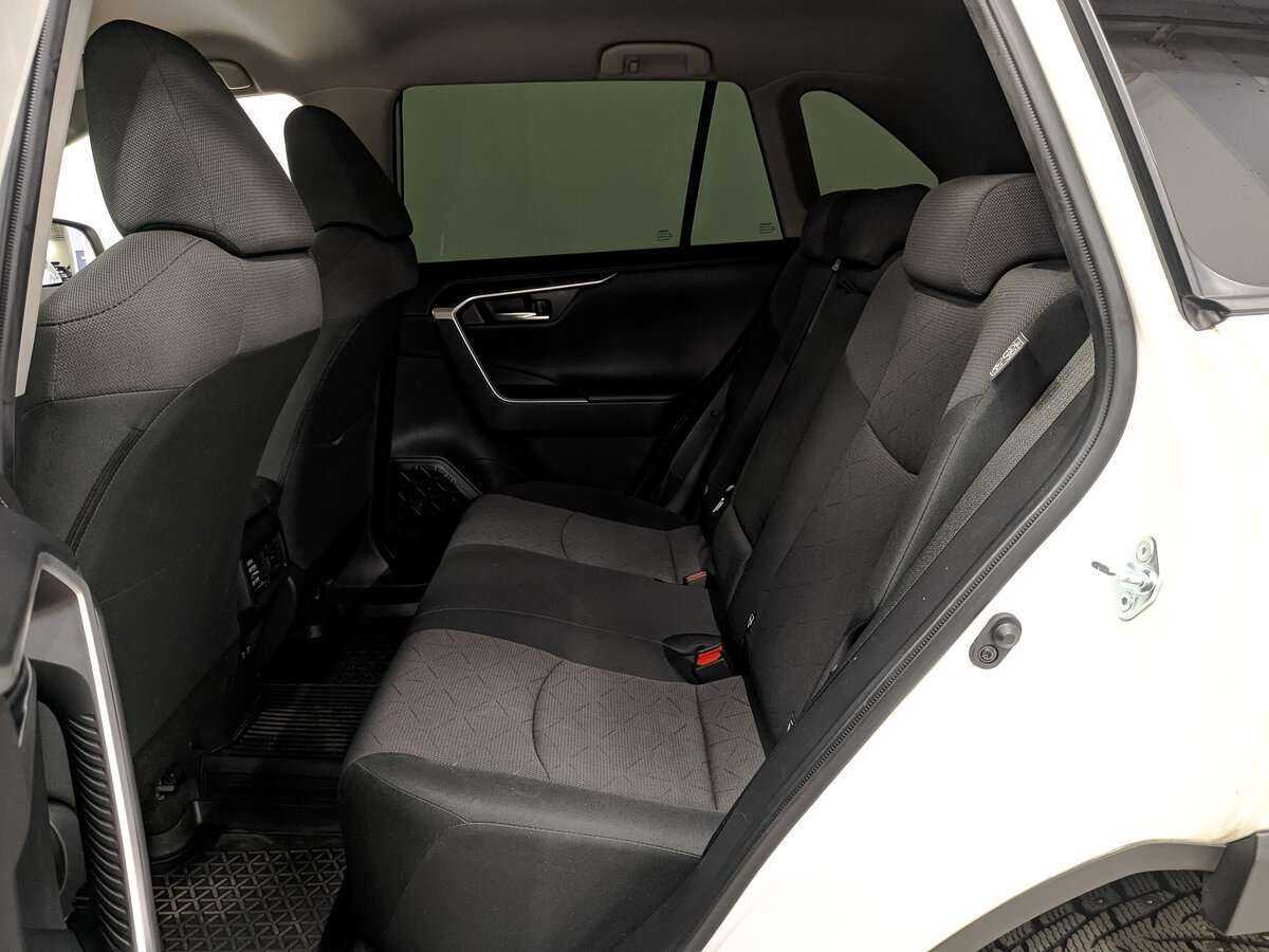 Toyota RAV4 2021 года с пробегом. Фото: #13