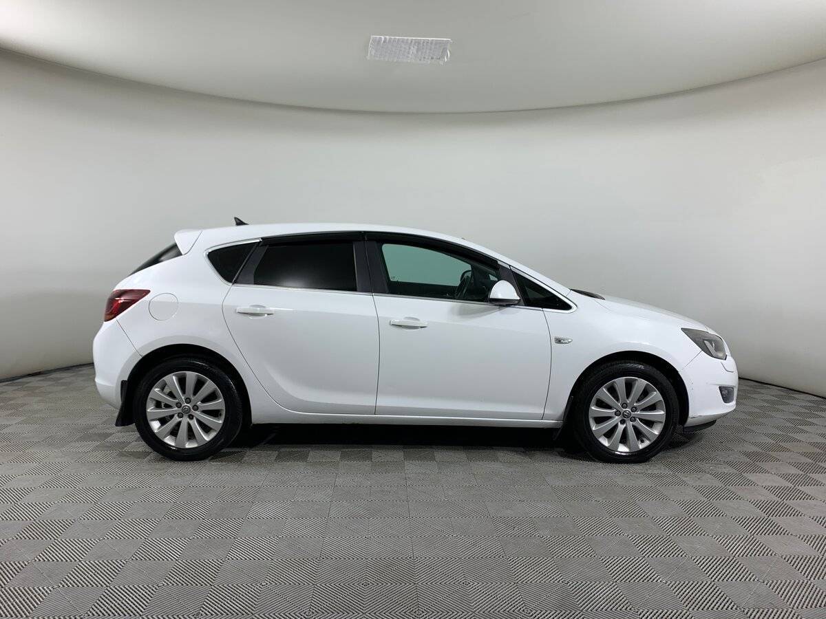 Opel Astra 2011 года с пробегом. Фото: #3