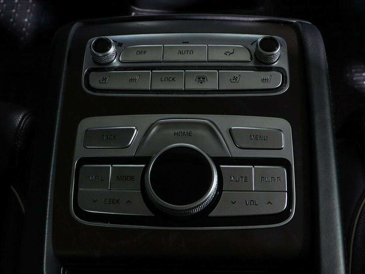 Kia K900 2019 года с пробегом. Фото: #16