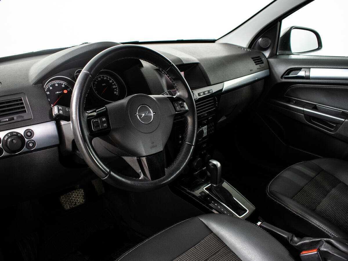 Opel Astra 2010 года с пробегом. Фото: #12