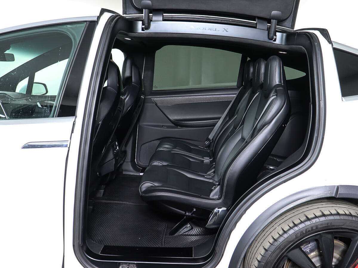 Tesla Model X 2016 года с пробегом. Фото: #8