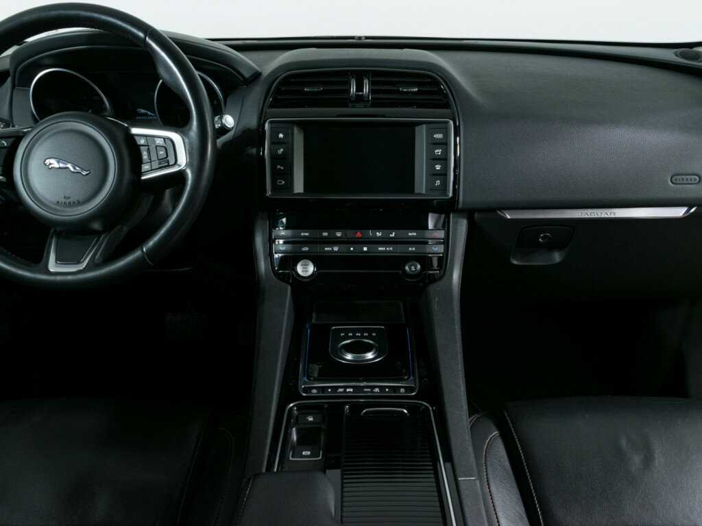Jaguar F-Pace 2017 года с пробегом. Фото: #9
