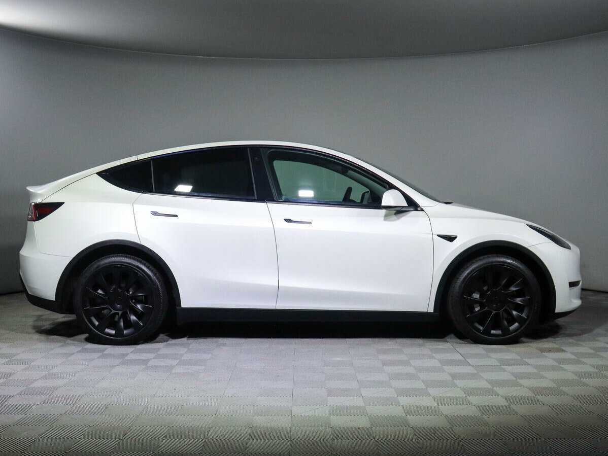 Tesla Model Y 2021 года с пробегом. Фото: #2