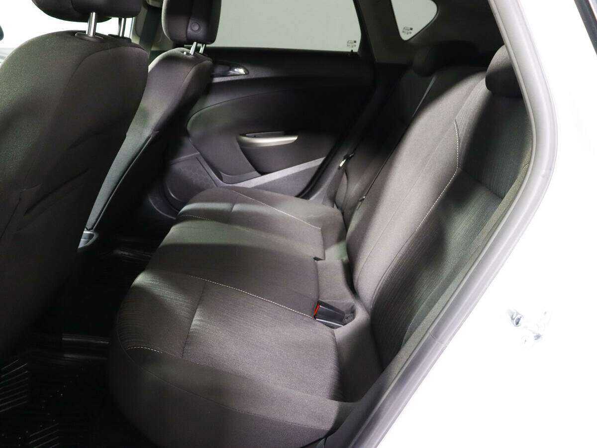 Opel Astra 2011 года с пробегом. Фото: #7