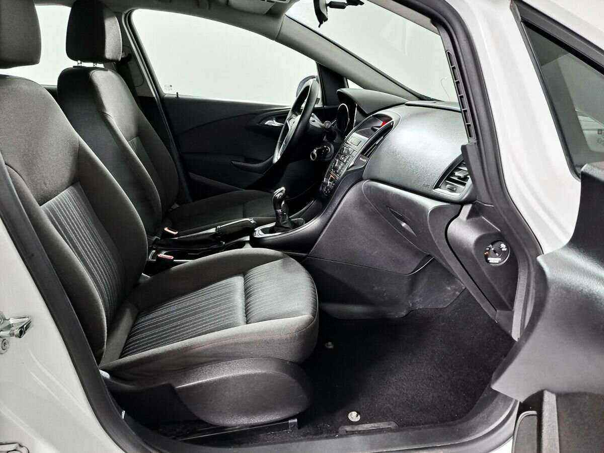 Opel Astra 2011 года с пробегом. Фото: #10