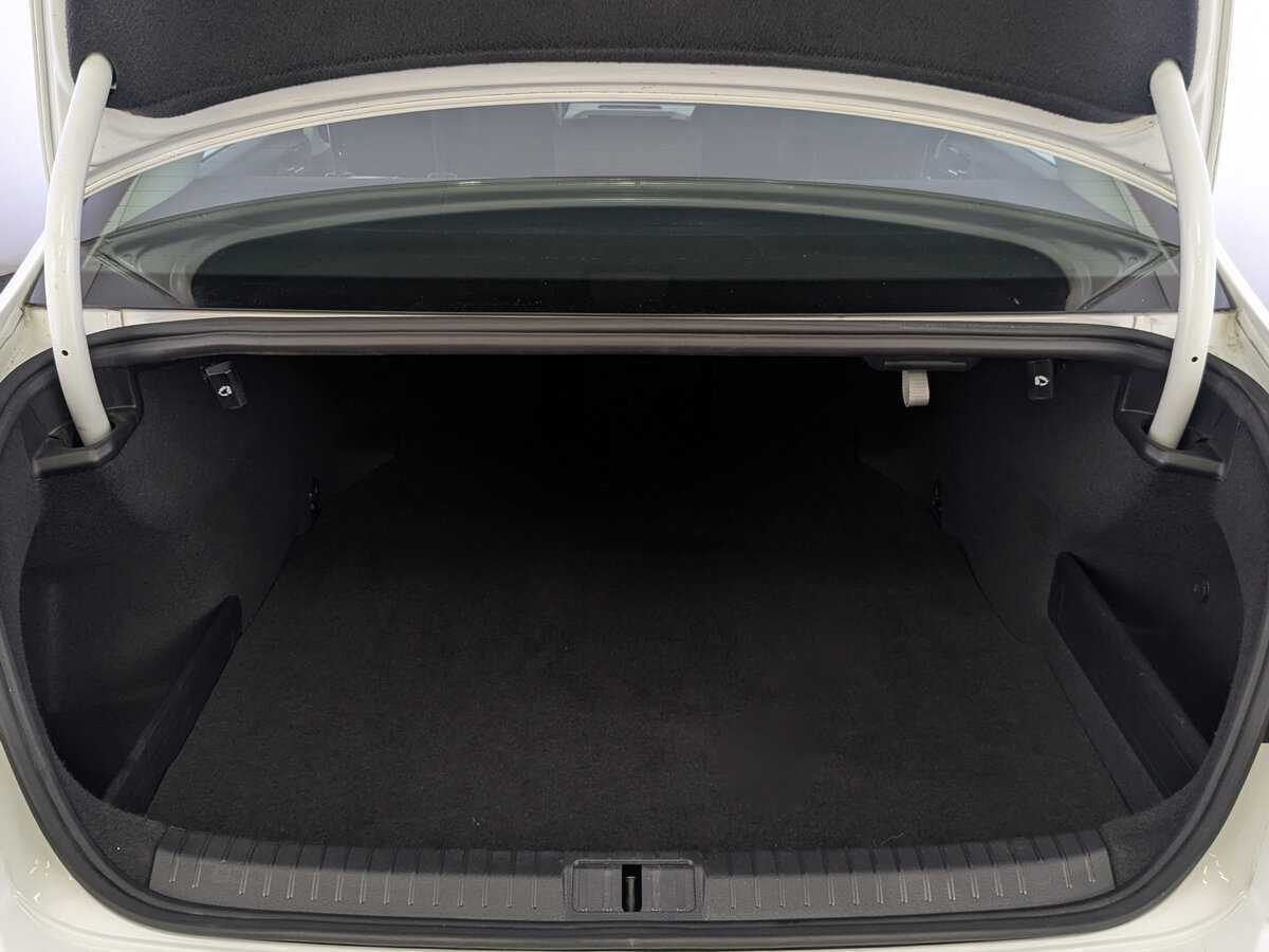 Volkswagen Passat 2019 года с пробегом. Фото: #9