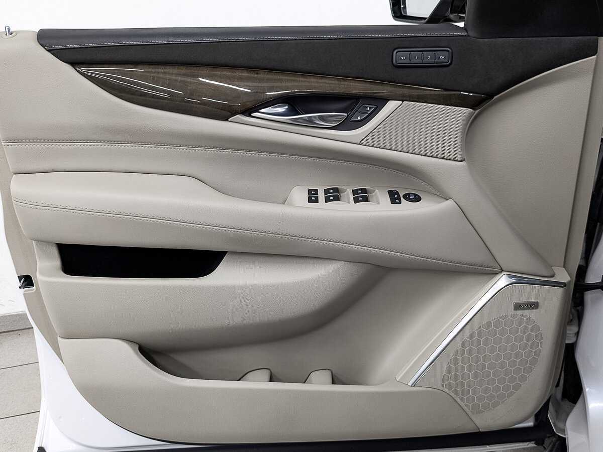 Cadillac Escalade 2019 года с пробегом. Фото: #18