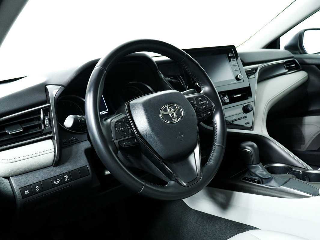 Toyota Camry 2021 года с пробегом. Фото: #12