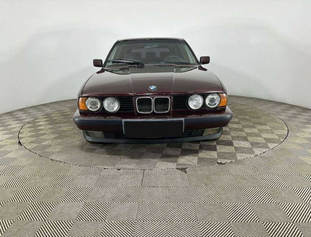 BMW 5 серии 1993 года с пробегом. Фото: #1