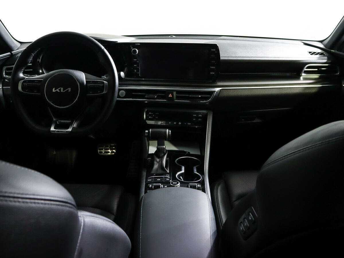 Kia K5 2023 года с пробегом. Фото: #9
