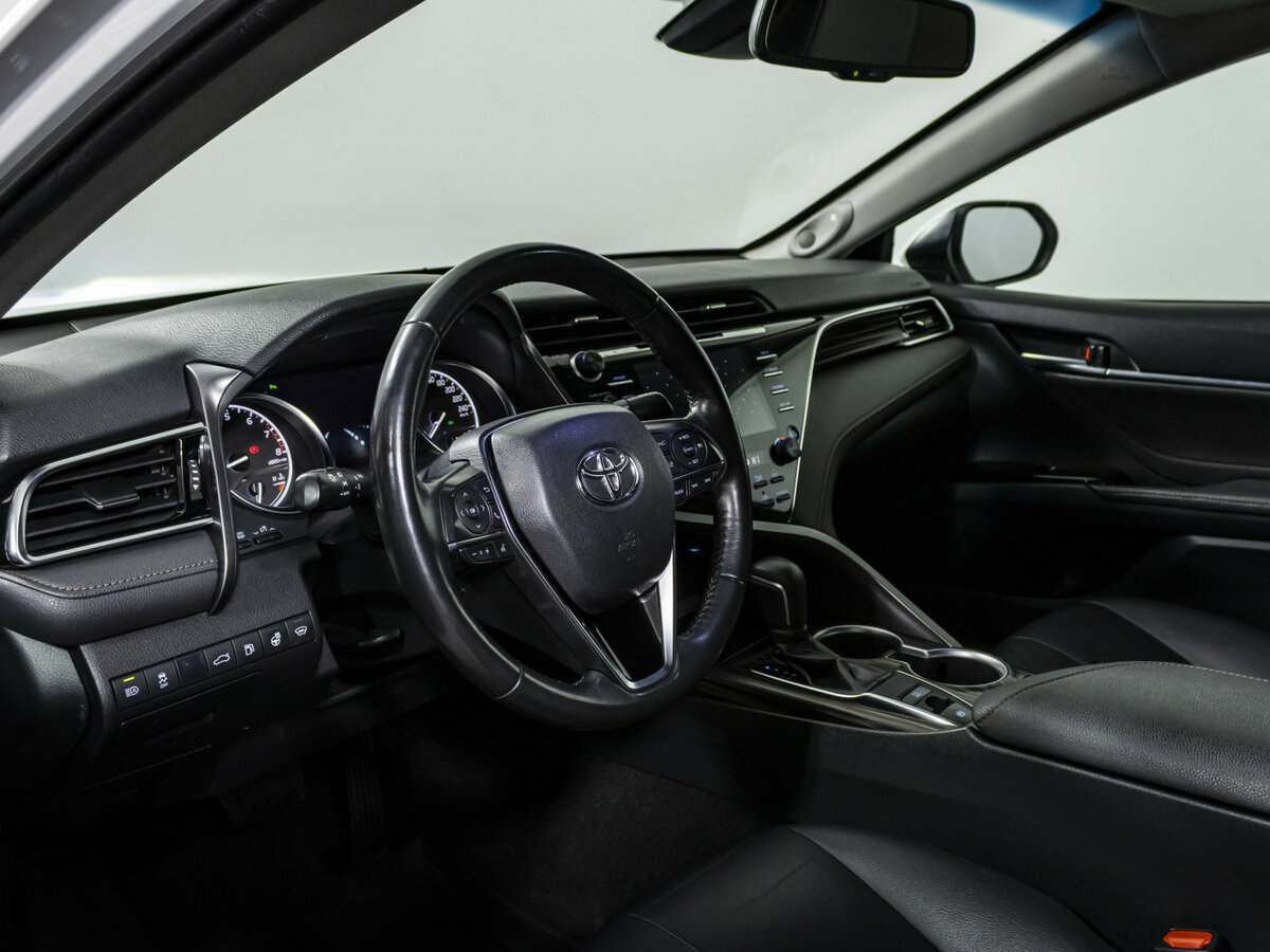 Toyota Camry 2018 года с пробегом. Фото: #8