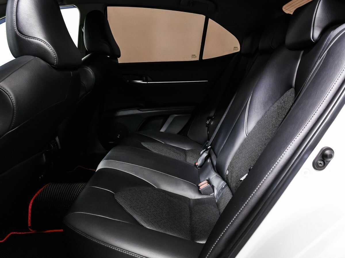 Toyota Camry 2021 года с пробегом. Фото: #12