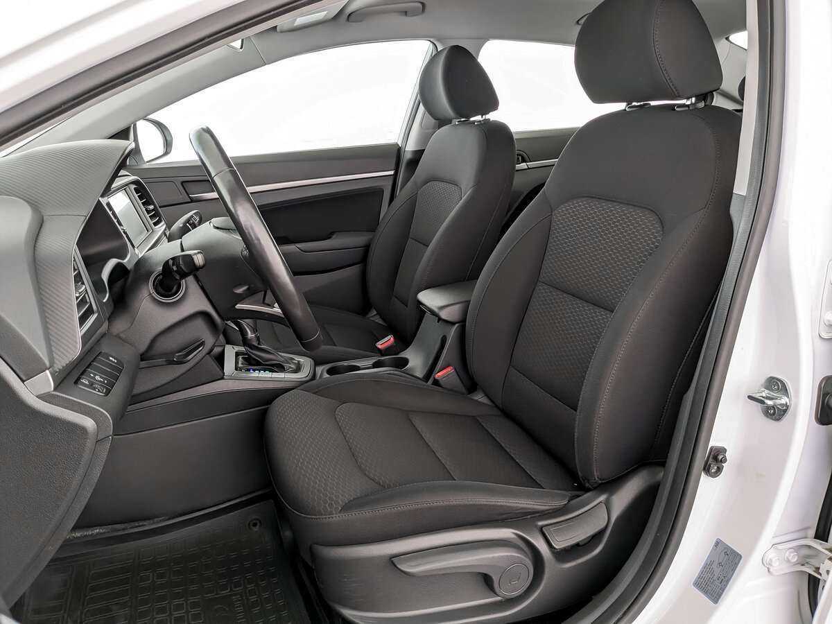 Hyundai Elantra 2020 года с пробегом. Фото: #15