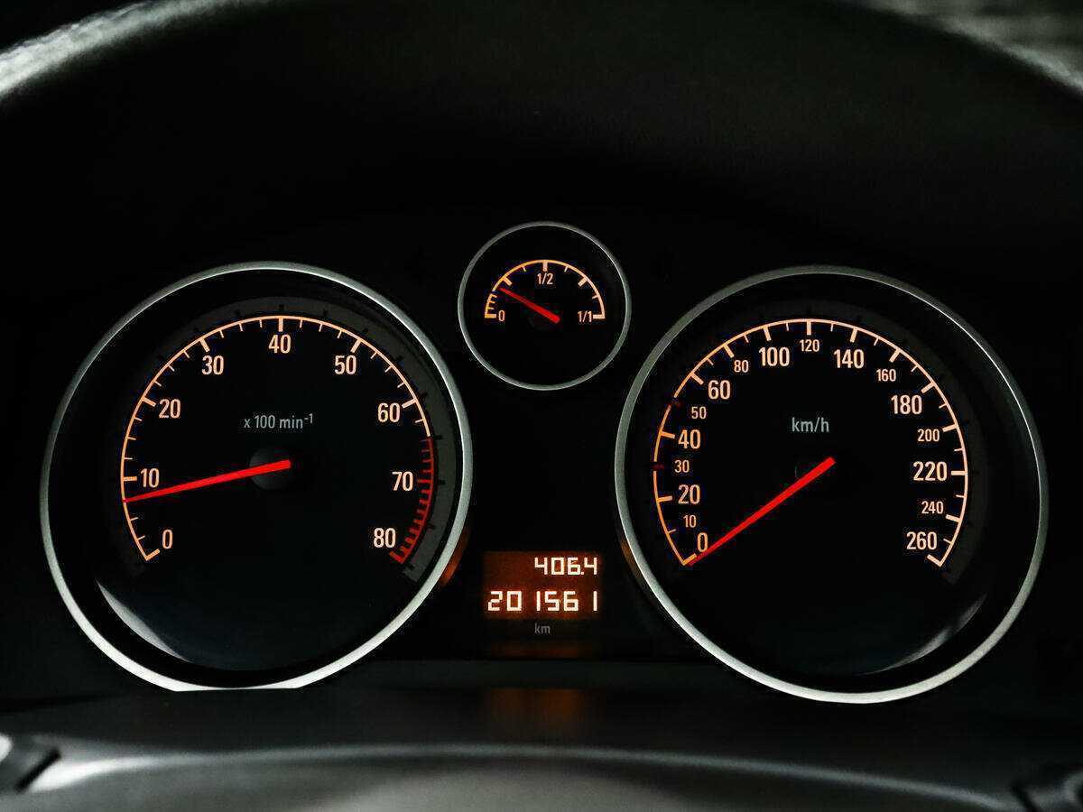 Opel Astra 2010 года с пробегом. Фото: #10